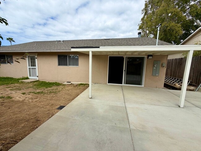 Building Photo - 7616 Dartmoor Ave
