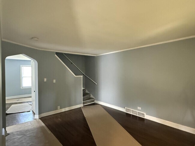 Building Photo - 8808 S California Ave