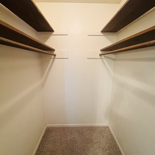 Building Photo - Spacious 3 Bedroom, 2.5 Bathroom Townhome in West End Beaumont