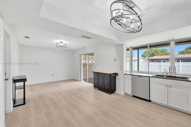 Building Photo - 9121 SW 54th Pl