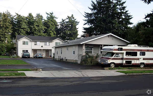 Building Photo - 815-817 Gillis St