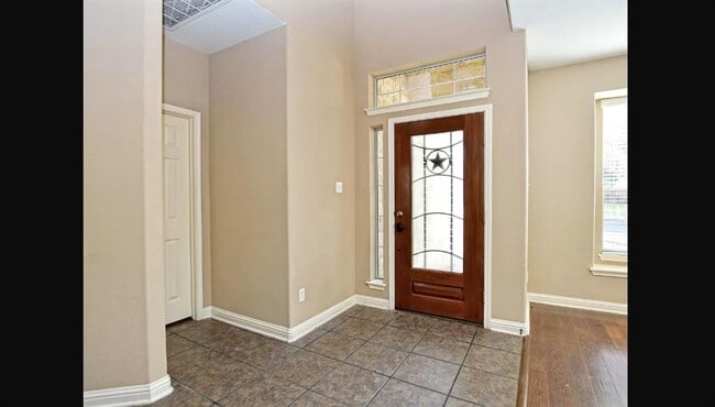 Building Photo - 10121 Channel Island Dr