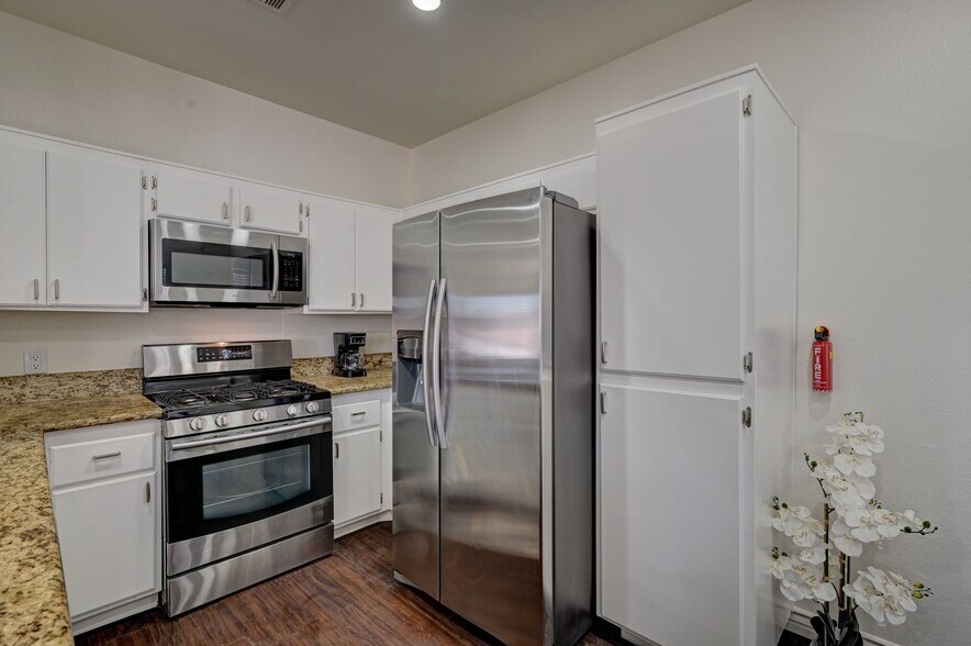 Building Photo - 251 S Green Valley Pky