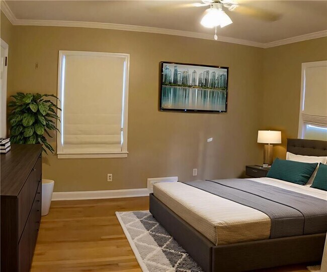 Building Photo - 998 Ferncliff Rd NE