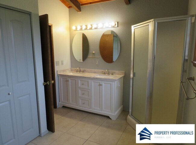 Building Photo - Well kept 3 bdrm in Ainaloa!