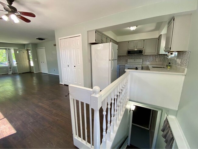 Building Photo - 3435 Charlotte Dr