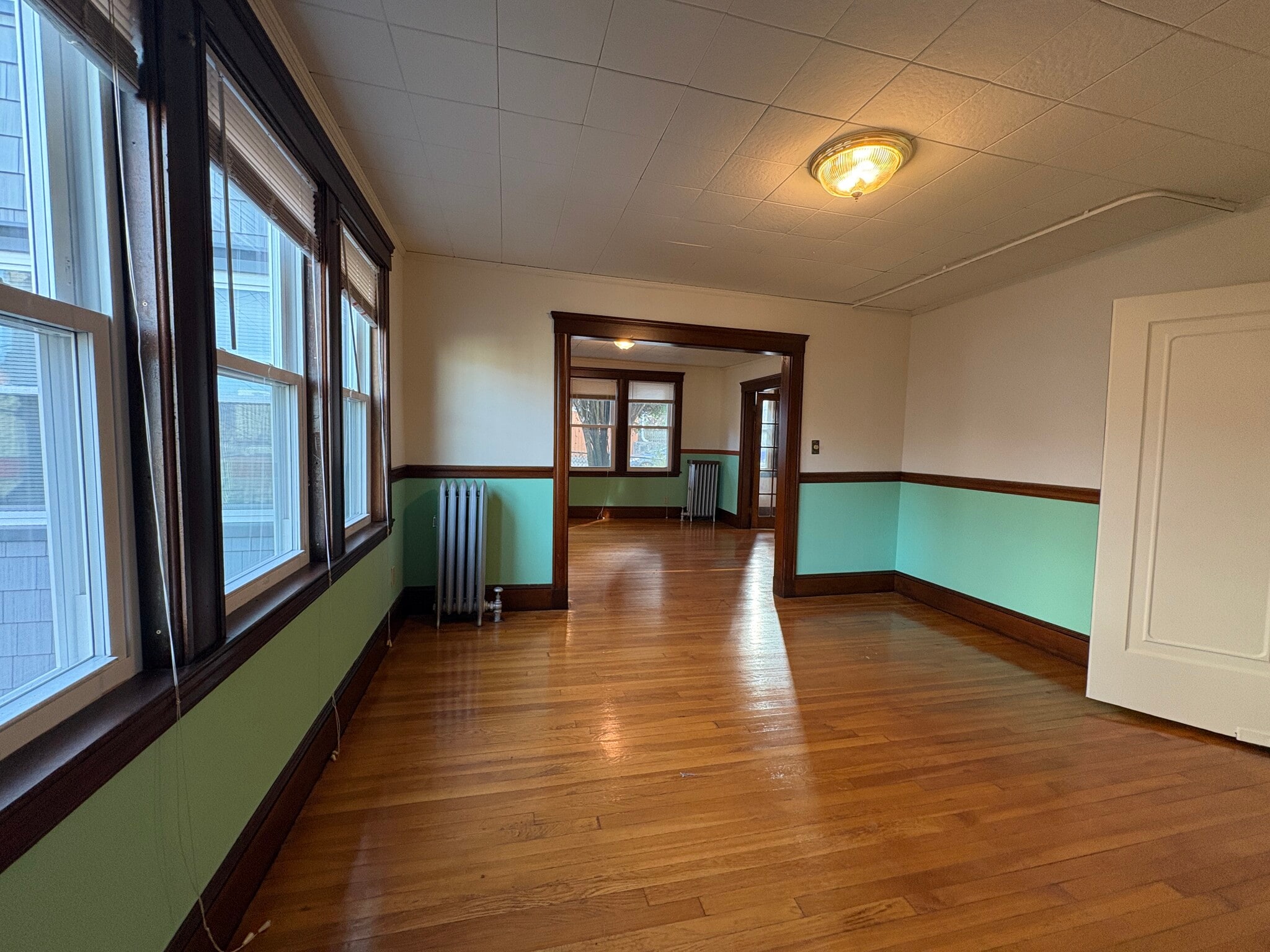 Building Photo - 157 Hillside St