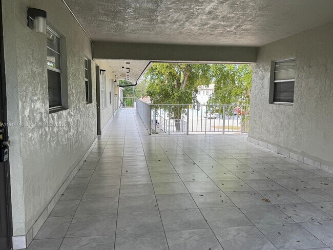Building Photo - 1522 NE 34th Ct