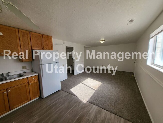 Building Photo - 1146 W 100 N