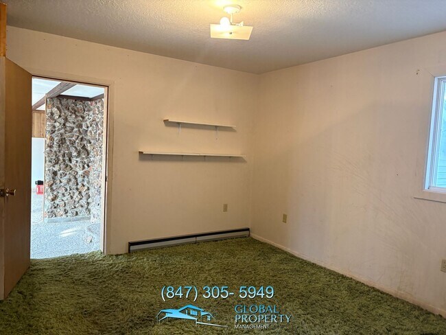 Building Photo - 3 Bedroom Home For Rent