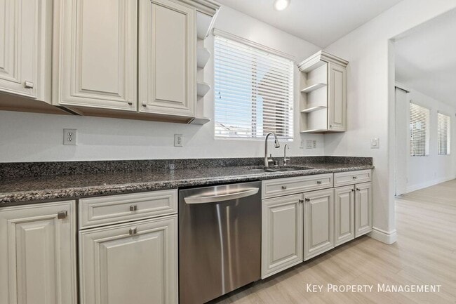 Building Photo - 956 Via Canale Dr