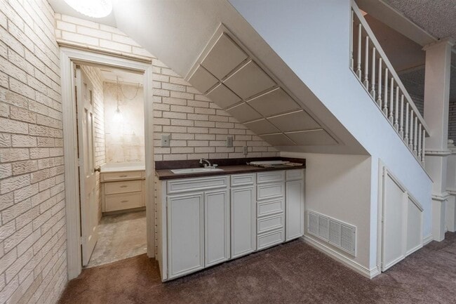 Building Photo - 3 bed 2.5 with awesome basement near Tech now available