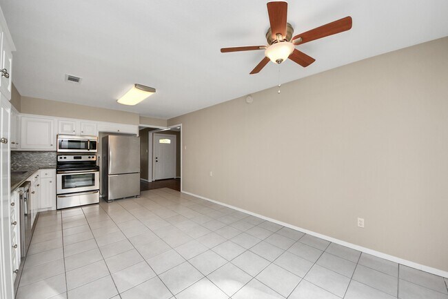 Building Photo - 9535 Vogue Ln