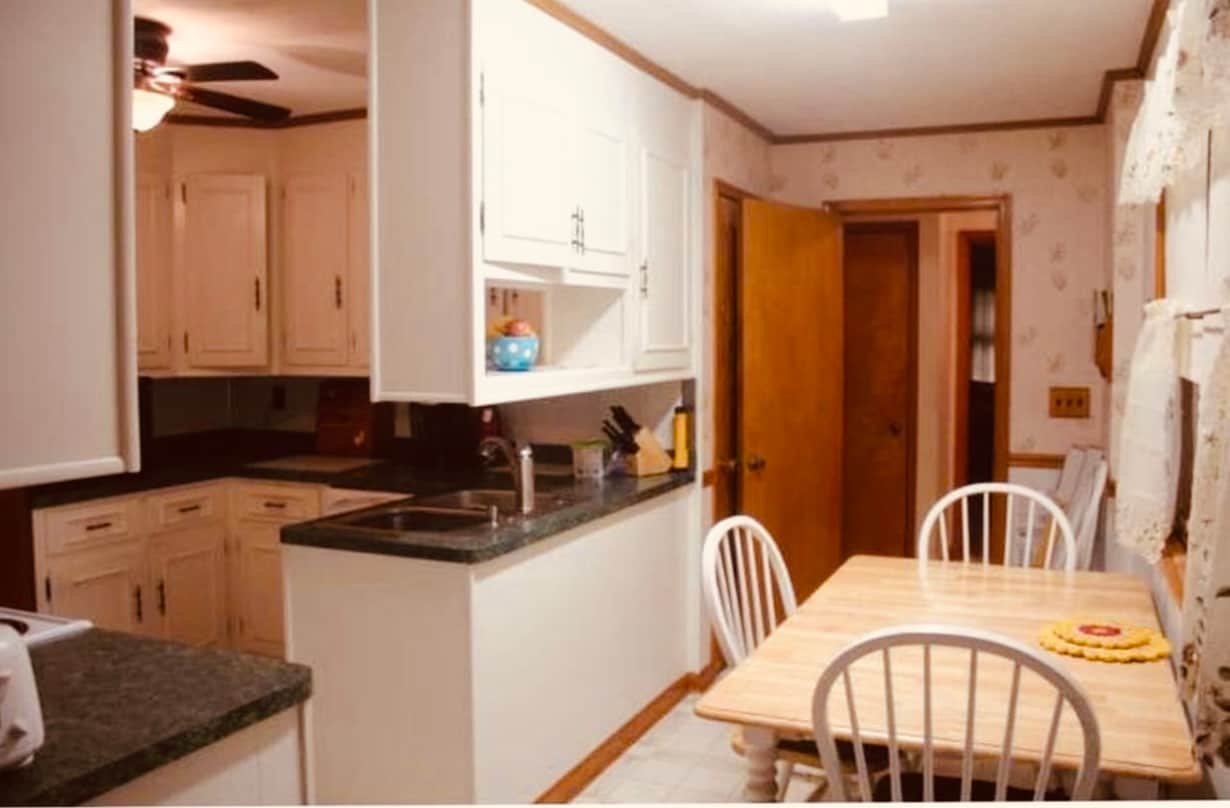 Building Photo - 122 Collins Ave