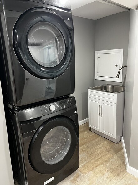 Building Photo - 280 S Boulevard