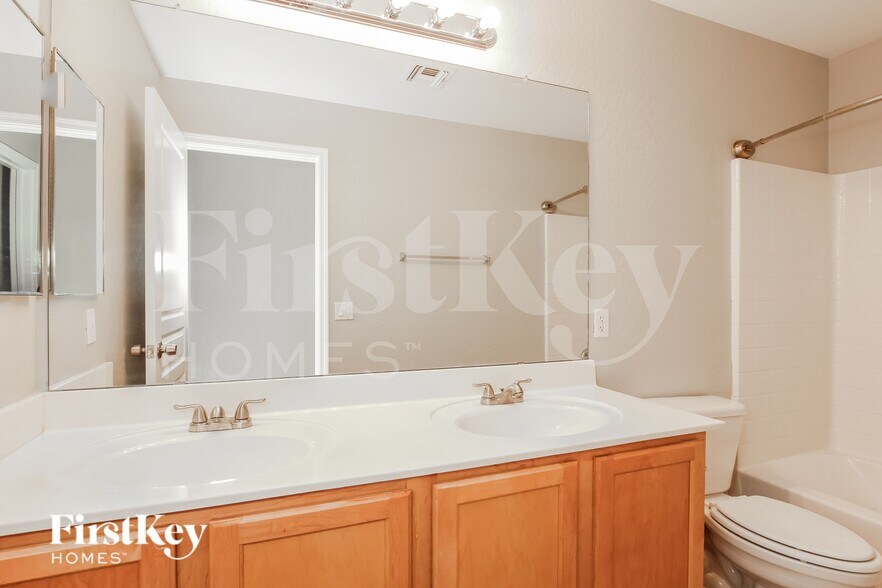 Building Photo - 14949 N 151st Dr