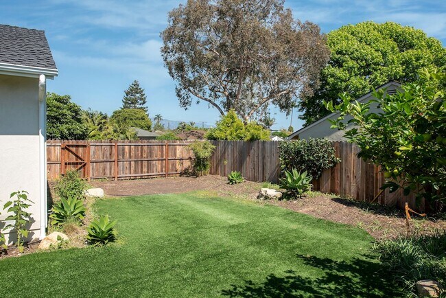Building Photo - Remodeled Mesa Home Steps From Shoreline Park!