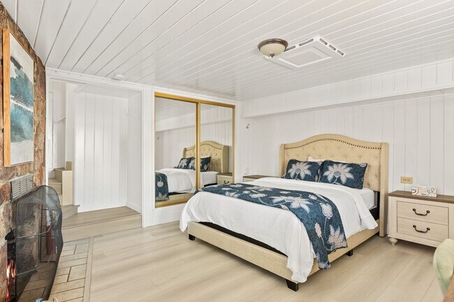 Building Photo - Lake-View 4BR Cabin with Dual Decks in Faw...