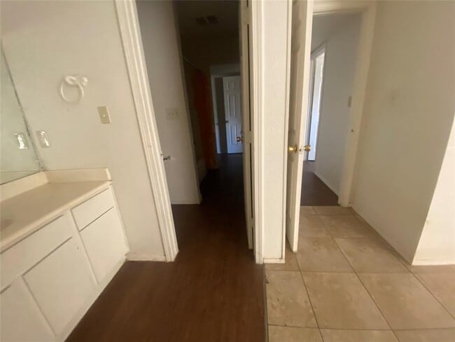 Building Photo - 1000 Fieldwood Dr