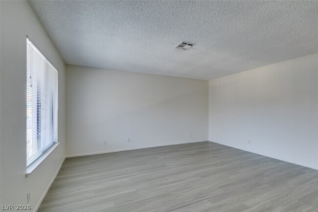 Building Photo - 2127 Pine Breeze Ln
