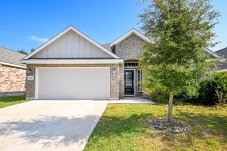 Building Photo - Move-In Special! Enjoy 2 Weeks Free Rent o...