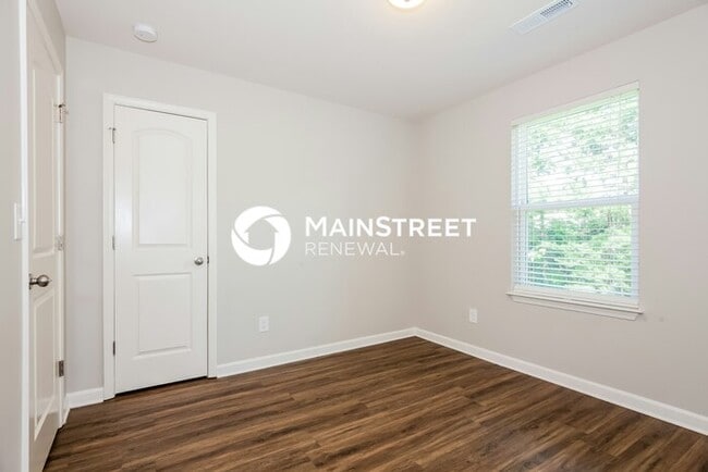 Building Photo - 3 Bedroom Pet-Friendly Home in Gastonia, NC with Main Street Renewal