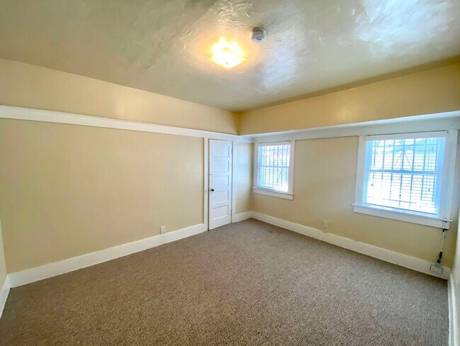 Building Photo - 1513 W 45th St