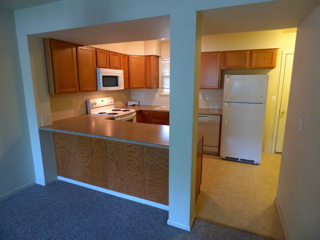 Building Photo - Charming 2 Bed/2.5 Bath Townhome in SW For...