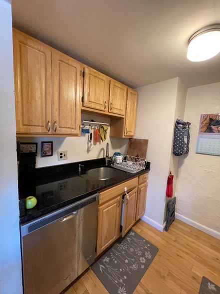 Building Photo - 122 Sycamore St