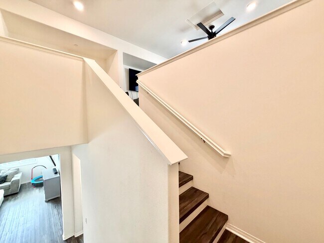 Building Photo - Spacious Heritage Lake Home with Solar & Main-Level Primary Suite