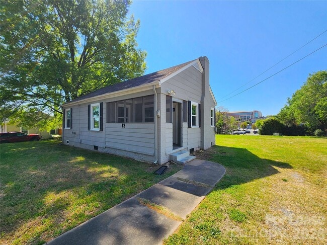 Building Photo - 12 Woodsdale Pl SE