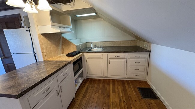 Building Photo - 5 Orchard Cir