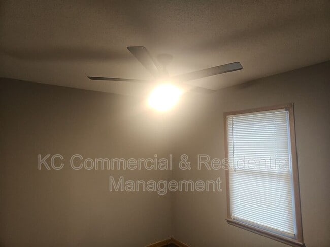 Building Photo - 6713 NW Evelyn St