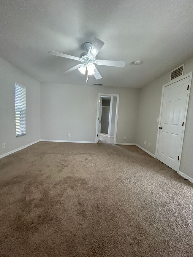 Building Photo - 3 Bedroom 2 Bath 2 Car Garage In Cape Coral!