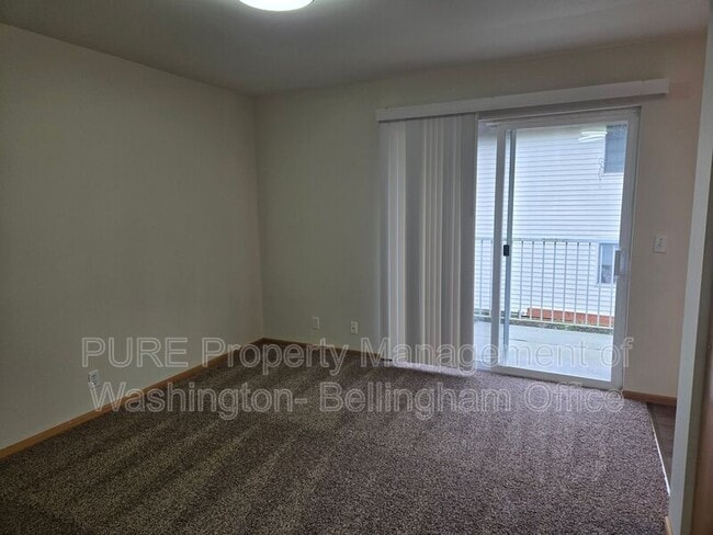 Building Photo - 3150 W Maplewood Ave