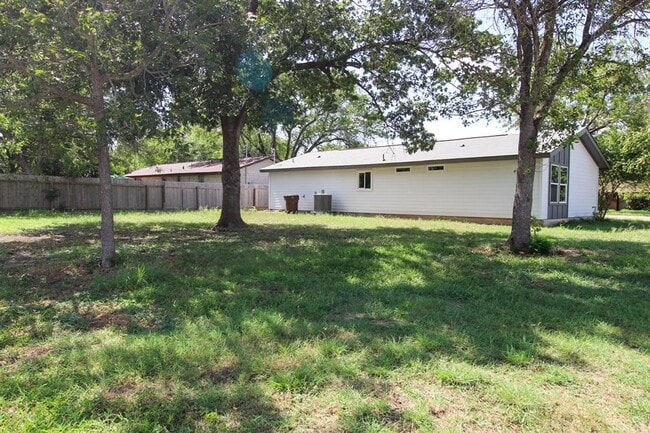 Building Photo - 1100 Monte Vista Dr