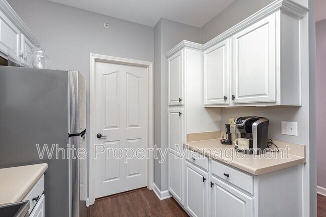 Building Photo - 17135 Red Feather Dr