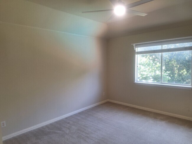 Building Photo - 5BR Fannin Farms Home with Dual Primary Suites & Pool