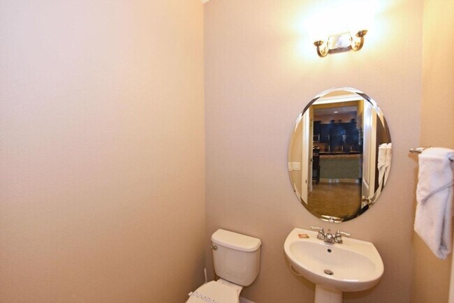 Building Photo - 4425 Acorn Ct