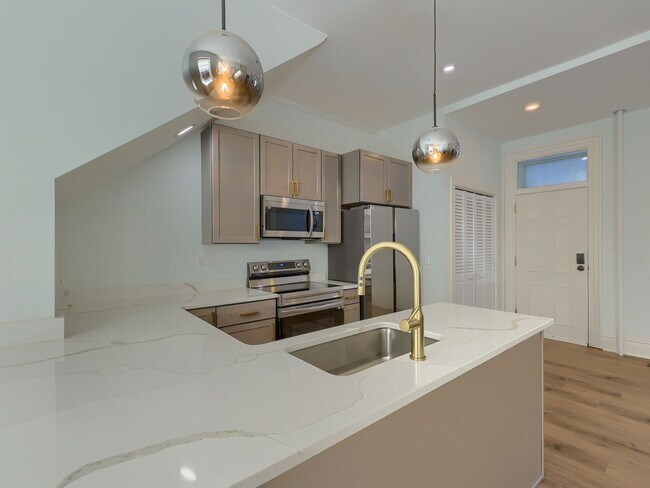 Building Photo - 1701 N Front St