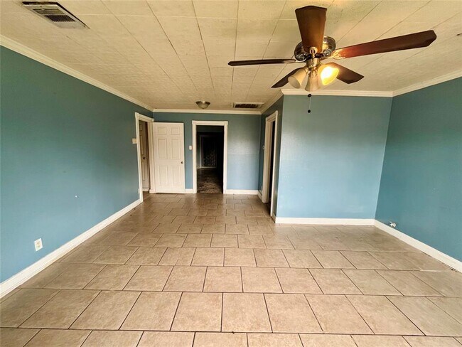 Building Photo - 6507 Longview St