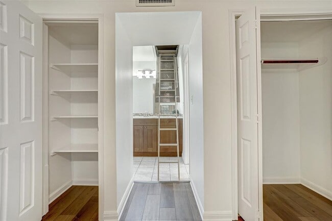 Building Photo - 7685 Northcross Dr