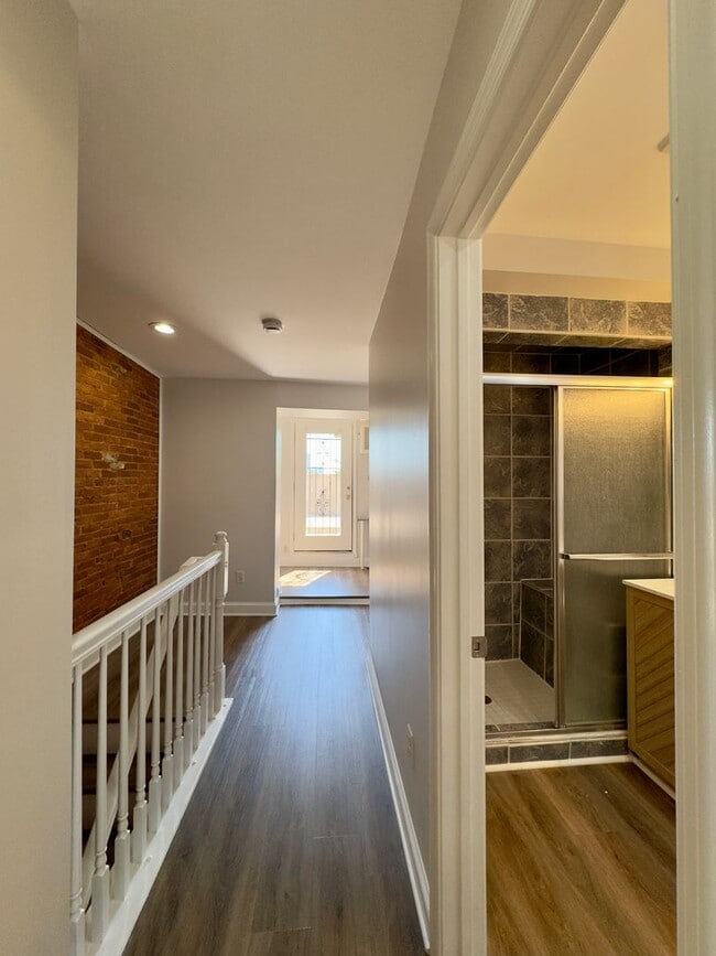 Building Photo - Beautiful 3Bed/2.5Bath Home in the City