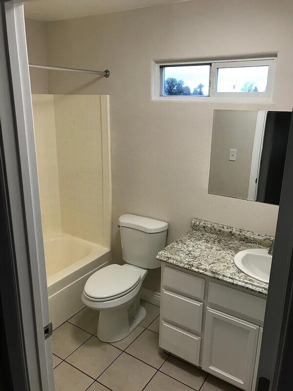 Building Photo - 1055 Vermont Ave