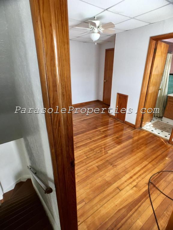 Building Photo - 704 Cooney St