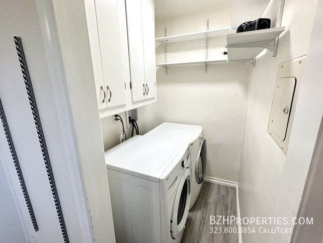 Building Photo - 1Bed 1Bath with In Unit Washer/Dryer and B...