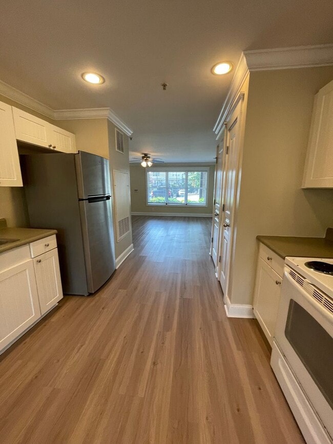 Building Photo - 15-1512 Dukes