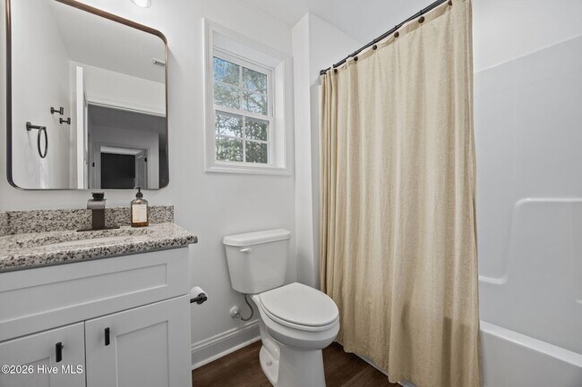 Building Photo - 521 N Hale St