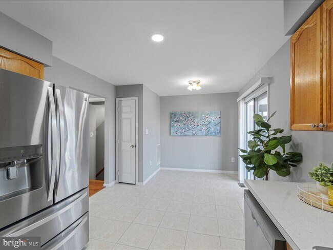 Building Photo - 564 Radford Terrace NE