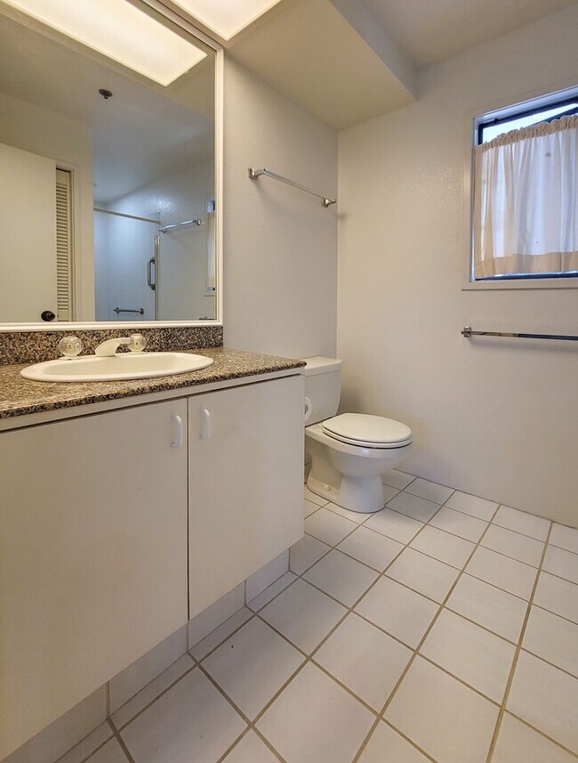 Building Photo - Rarely Available 2BR / 2.5Bath / 2 Parking Carport with 2 Storage Lockers at Nuuanu Streamside!